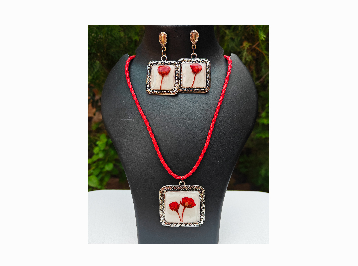 Resin Pendant Earrings (ARPE/004)