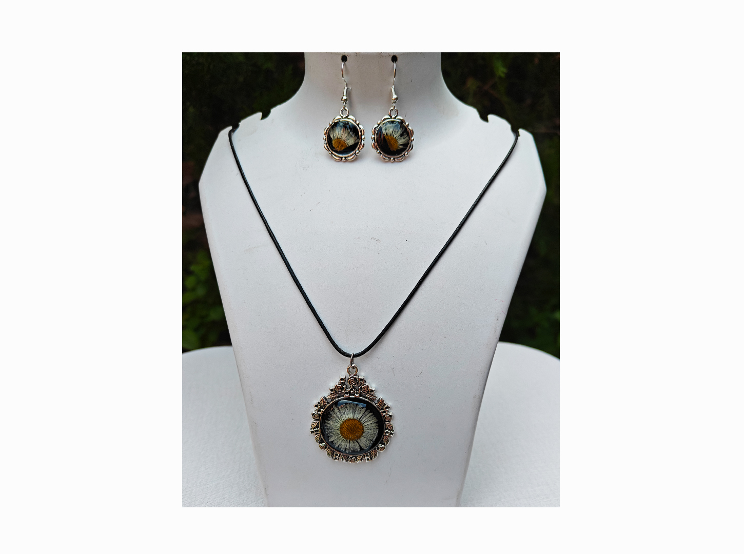 Resin Pendant Earrings (ARPE/003)