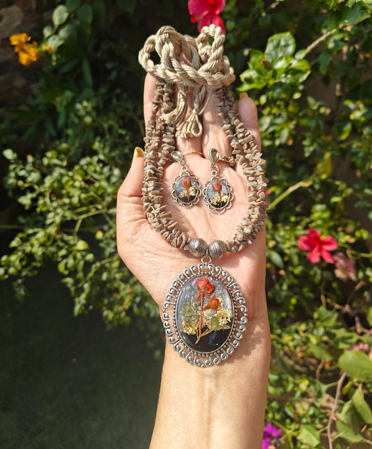 Resin Necklace (ARN/013)