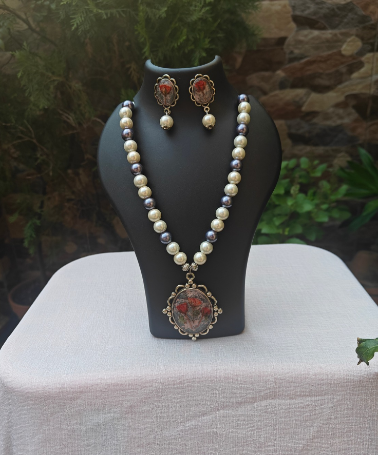 Resin Necklace (ARN/016)